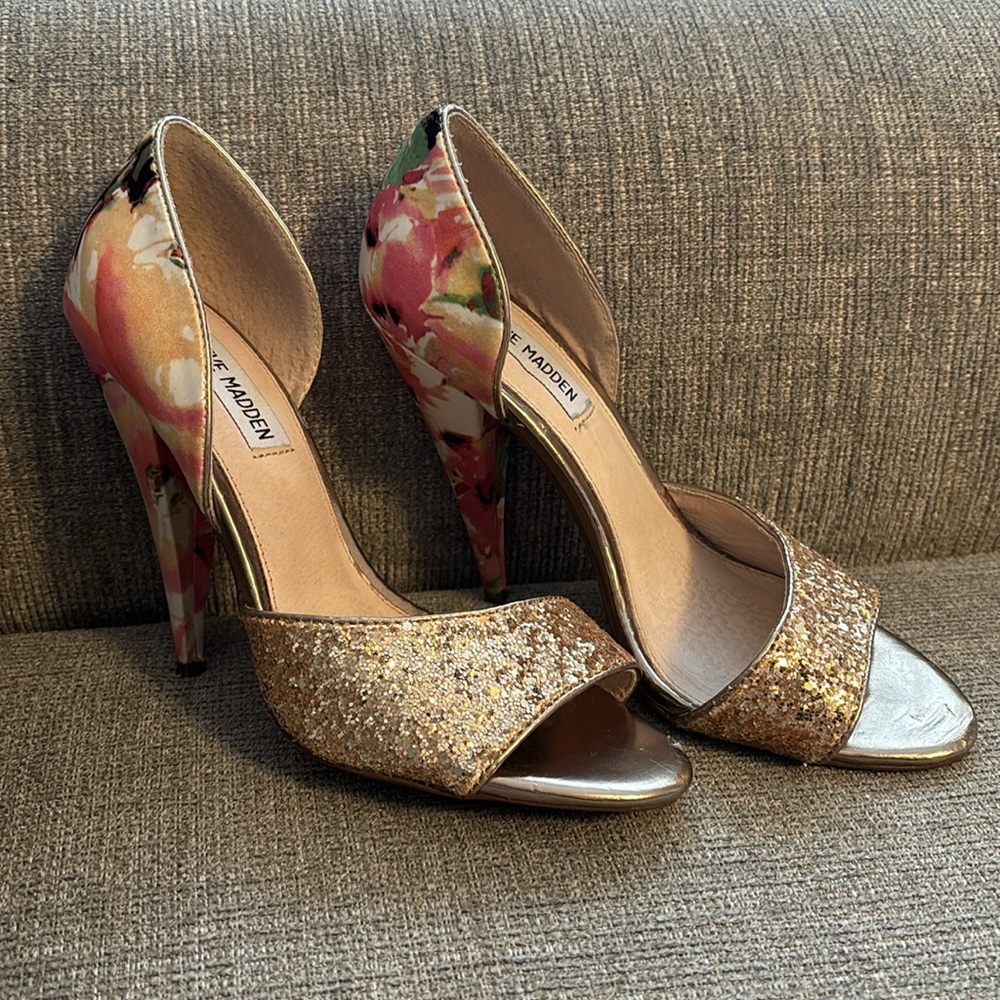 🔥STEVE MADDEN🔥 DELACACI FLORAL HEELS🌺